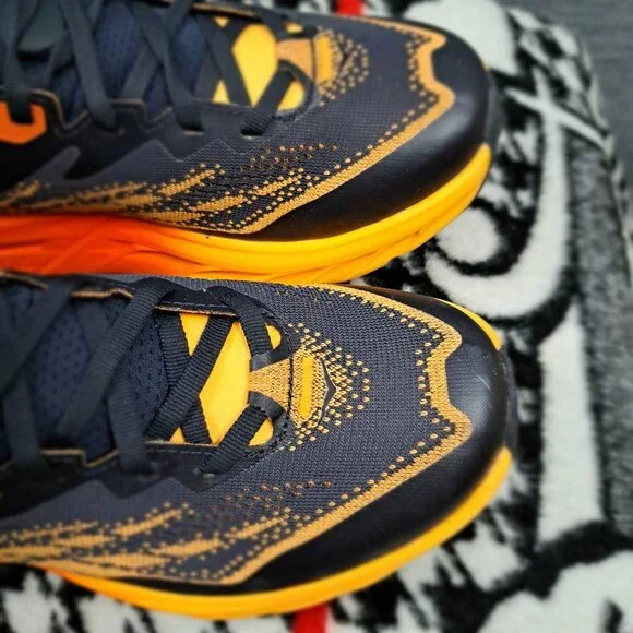 %Hoka Speedgoat 5 Shoes - Men Size 7, Women 8.5 / A 43 - Picture 9 of 13